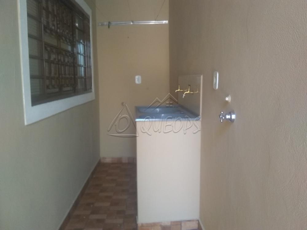 Alugar Casa / Padrão em Barretos R$ 1.300,00 - Foto 4