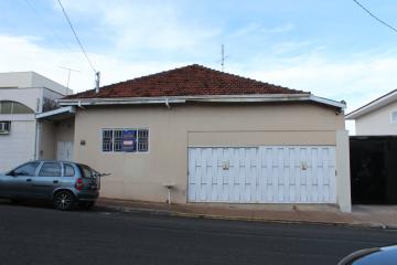 Alugar Casa / Padrão em Barretos. apenas R$ 3.500,00