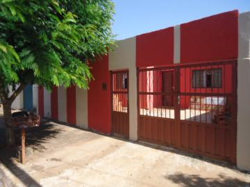 Alugar Casa / Padrão em Barretos. apenas R$ 180.000,00