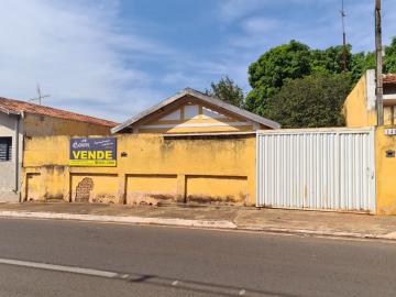 Alugar Casa / Padrão em Barretos. apenas R$ 150.000,00