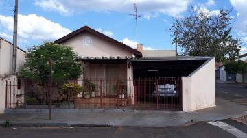 Alugar Casa / Padrão em Barretos. apenas R$ 250.000,00