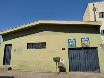 Alugar Casa / Padrão em Barretos. apenas R$ 1.200,00