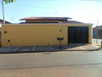 Alugar Casa / Padrão em Barretos. apenas R$ 1.000,00
