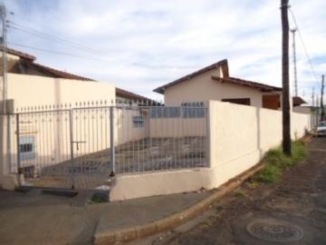 Alugar Casa / Padrão em Barretos. apenas R$ 850,00