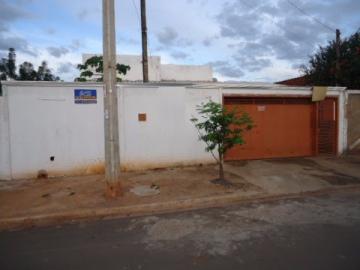 Alugar Casa / Padrão em Barretos. apenas R$ 230.000,00