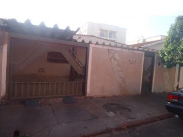 Alugar Casa / Padrão em Barretos. apenas R$ 280.000,00