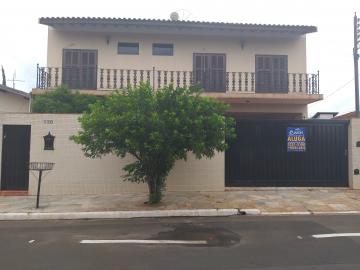 Alugar Casa / Padrão em Barretos. apenas R$ 2.500,00