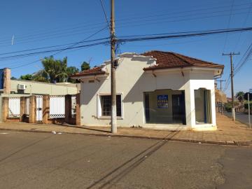 Alugar Casa / Padrão em Ipuã. apenas R$ 1.200,00