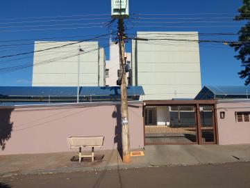 Alugar Apartamento / Padrão em Barretos. apenas R$ 1.100,00