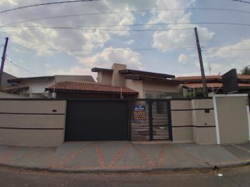 Alugar Casa / Padrão em Barretos. apenas R$ 3.000,00