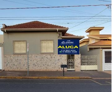 Alugar Casa / Padrão em Barretos. apenas R$ 2.100,00