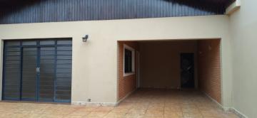 Alugar Casa / Padrão em Barretos. apenas R$ 1.900,00