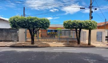 Alugar Casa / Padrão em Barretos. apenas R$ 320.000,00