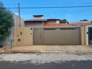 Alugar Casa / Padrão em Barretos. apenas R$ 900.000,00