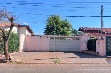 Alugar Casa / Padrão em Barretos. apenas R$ 900.000,00