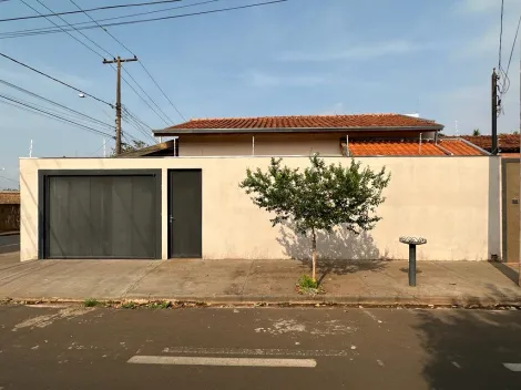 Alugar Casa / Padrão em Barretos. apenas R$ 300.000,00