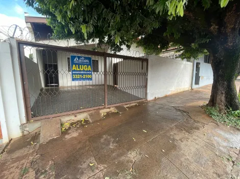 Alugar Casa / Padrão em Barretos. apenas R$ 2.200,00