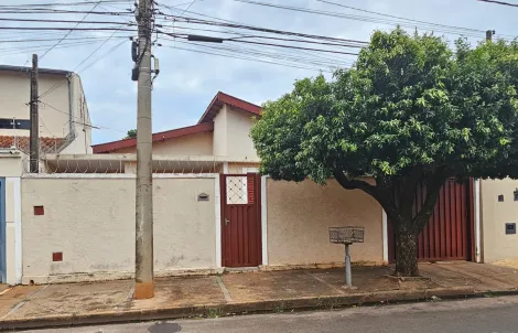 Alugar Casa / Padrão em Barretos. apenas R$ 290.000,00